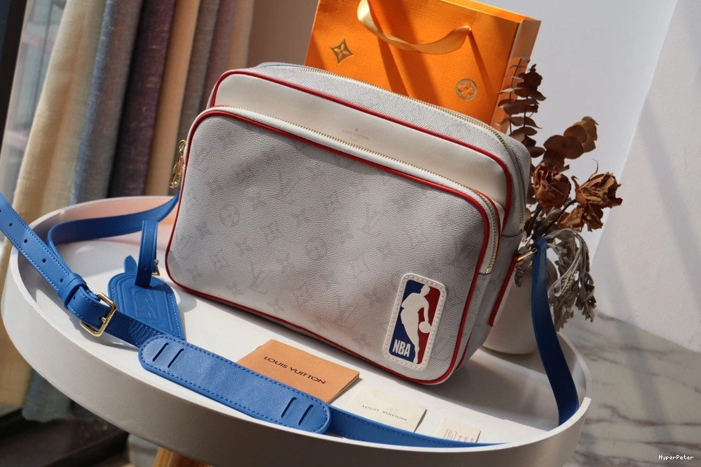 LOUIS MESSENGER VUITTON LVXNBA NIL 0814